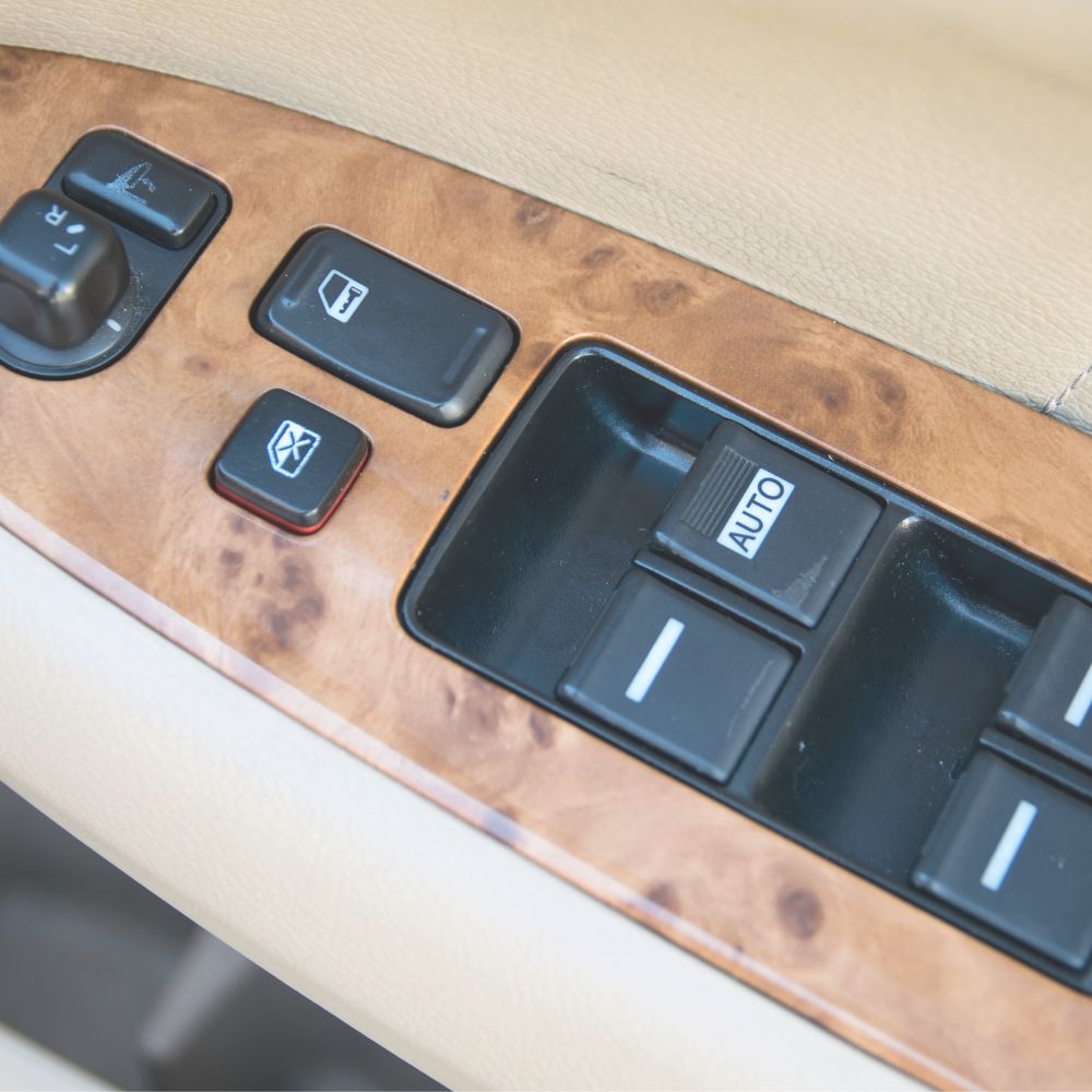 Window Button Plate |painting on Polypropylene | hard coating |anti fog coating |UV coatin | hard coat |scratches prof coating | paintshop | auto paintshop |approved paintshop | anti fog painting | hard coat painting